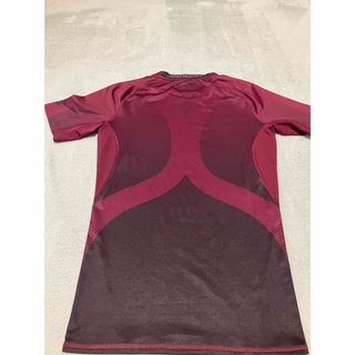 アンダーアーマー(UNDER ARMOUR)のアンダーアーマー  ヒートギア　コンプレショッンシャツ　ボルドー(Tシャツ/カットソー(半袖/袖なし))