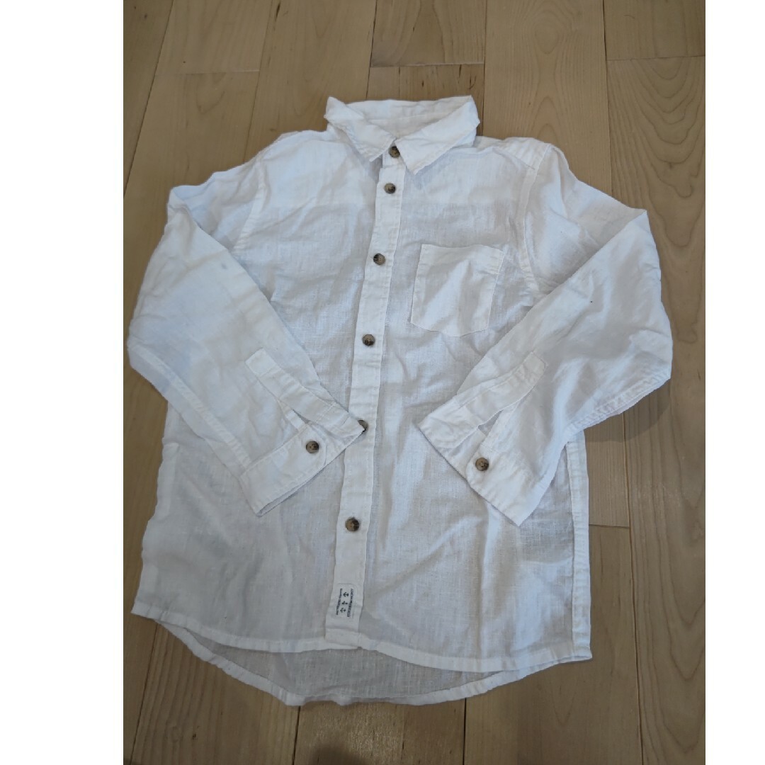 H&M(エイチアンドエム)の白シャツ　H&M　サイズ122 キッズ/ベビー/マタニティのキッズ服男の子用(90cm~)(ブラウス)の商品写真