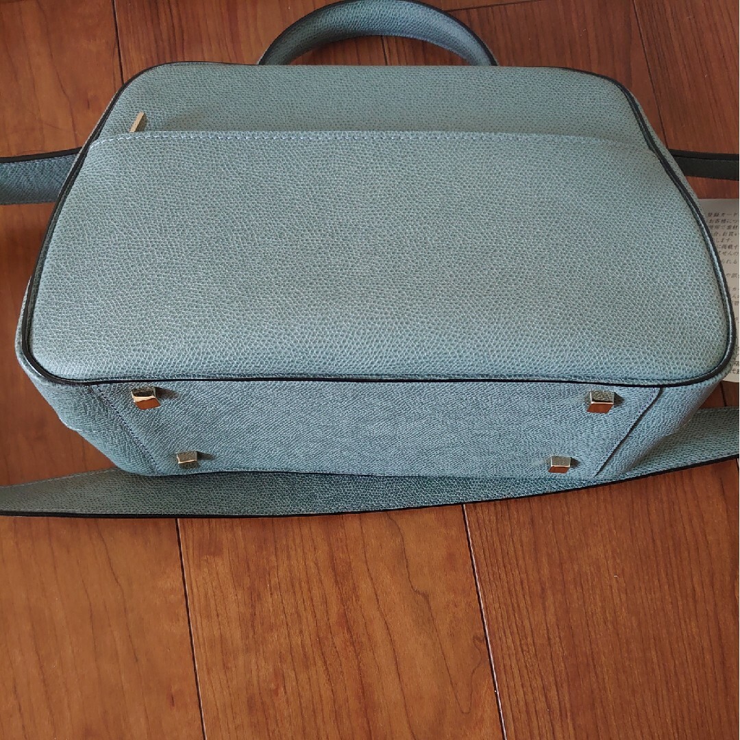 Valextra(ヴァレクストラ)のまゆ様　セリエエッセミディアム　パウダーブルー レディースのバッグ(ハンドバッグ)の商品写真