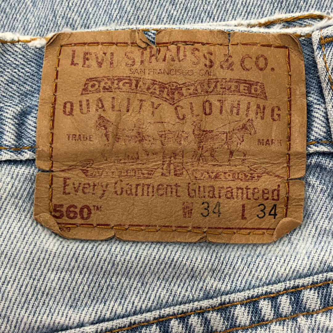 Levi's(リーバイス)のUSA製 Levi's リーバイス 560 テーパード デニムパンツ ライトブルー (メンズ W34 L34) 中古 古着 Q7174 メンズのパンツ(デニム/ジーンズ)の商品写真