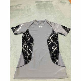 アンダーアーマー(UNDER ARMOUR)のアンダーアーマー  ヒートギア　コンプレショッンシャツ　グレー(Tシャツ/カットソー(半袖/袖なし))