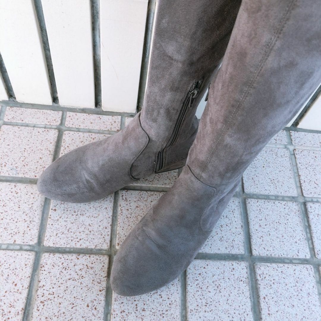 スエード生地♡ローヒールロングブーツ♡ペタンコブーツ♡グレーM♡シンプルコーデ♡ レディースの靴/シューズ(ブーツ)の商品写真