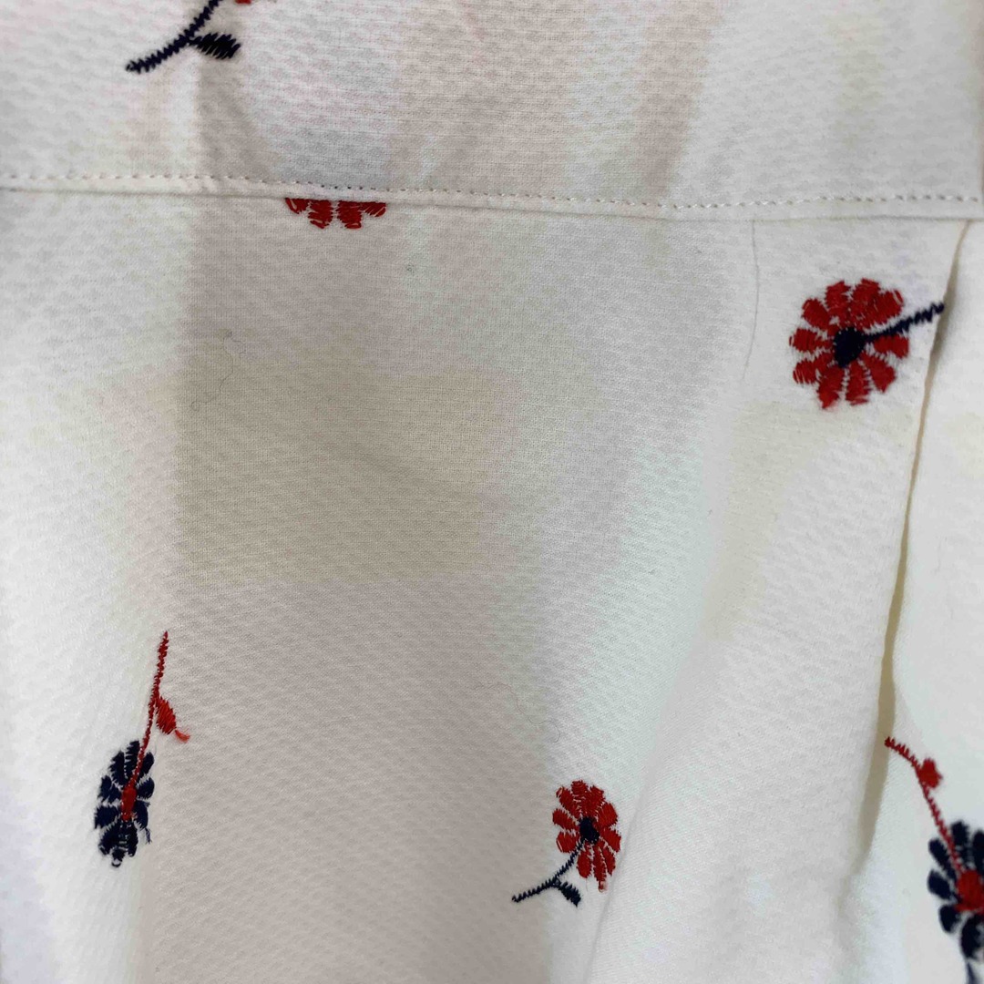 FIGARO フィガロ　白　ホワイト　 花　フラワー　刺繍　丸襟　レディース 半袖ワンピース　サイズМ レディースのワンピース(ひざ丈ワンピース)の商品写真
