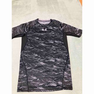 アンダーアーマー(UNDER ARMOUR)のアンダーアーマー  ヒートギア　コンプレショッンシャツ　黒⑨(Tシャツ/カットソー(半袖/袖なし))