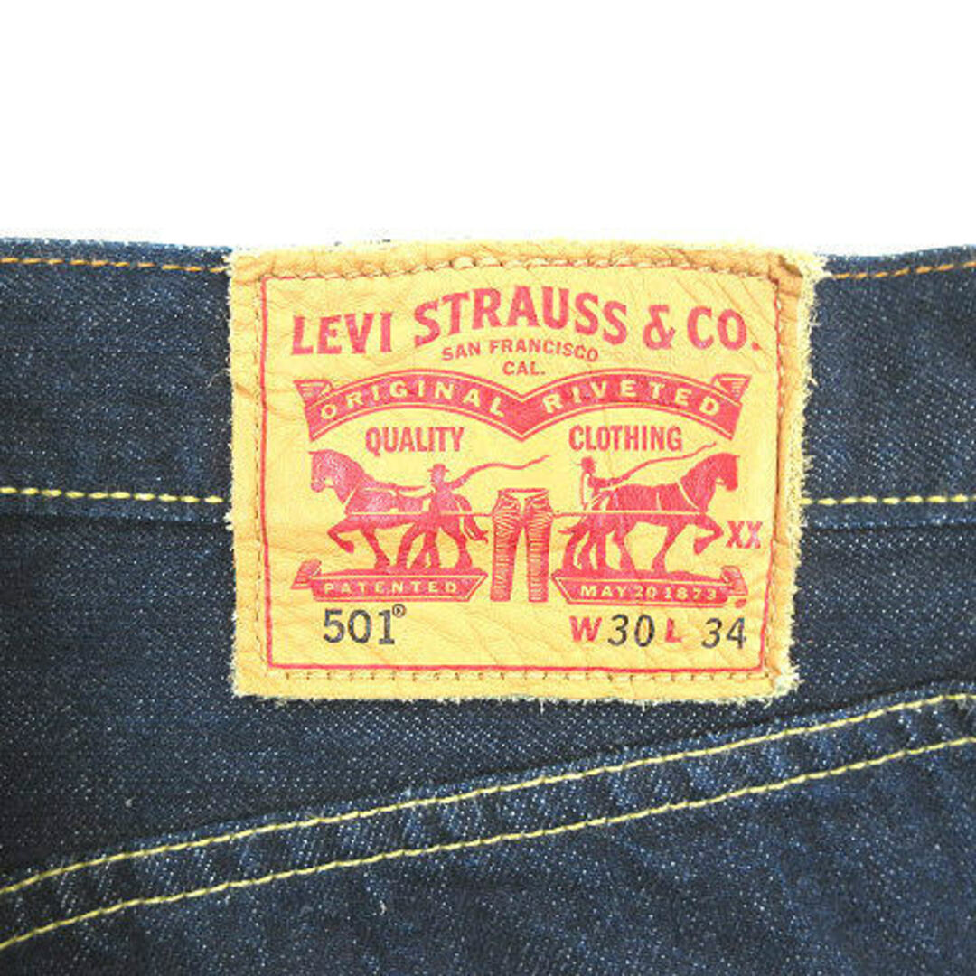 Levi's(リーバイス)のリーバイス 501牛革パッチ 濃紺デニム パンツ ジーンズW30L34 メンズのパンツ(デニム/ジーンズ)の商品写真