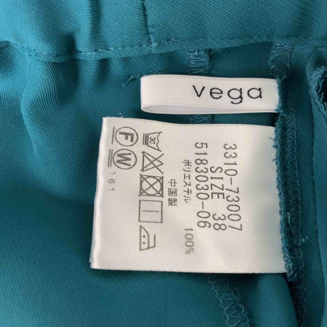 Vega(ベガ)のVEGA　ベガ　緑　グリーン　裏地無し　サイズ38　  レディース カジュアルパンツ レディースのパンツ(カジュアルパンツ)の商品写真