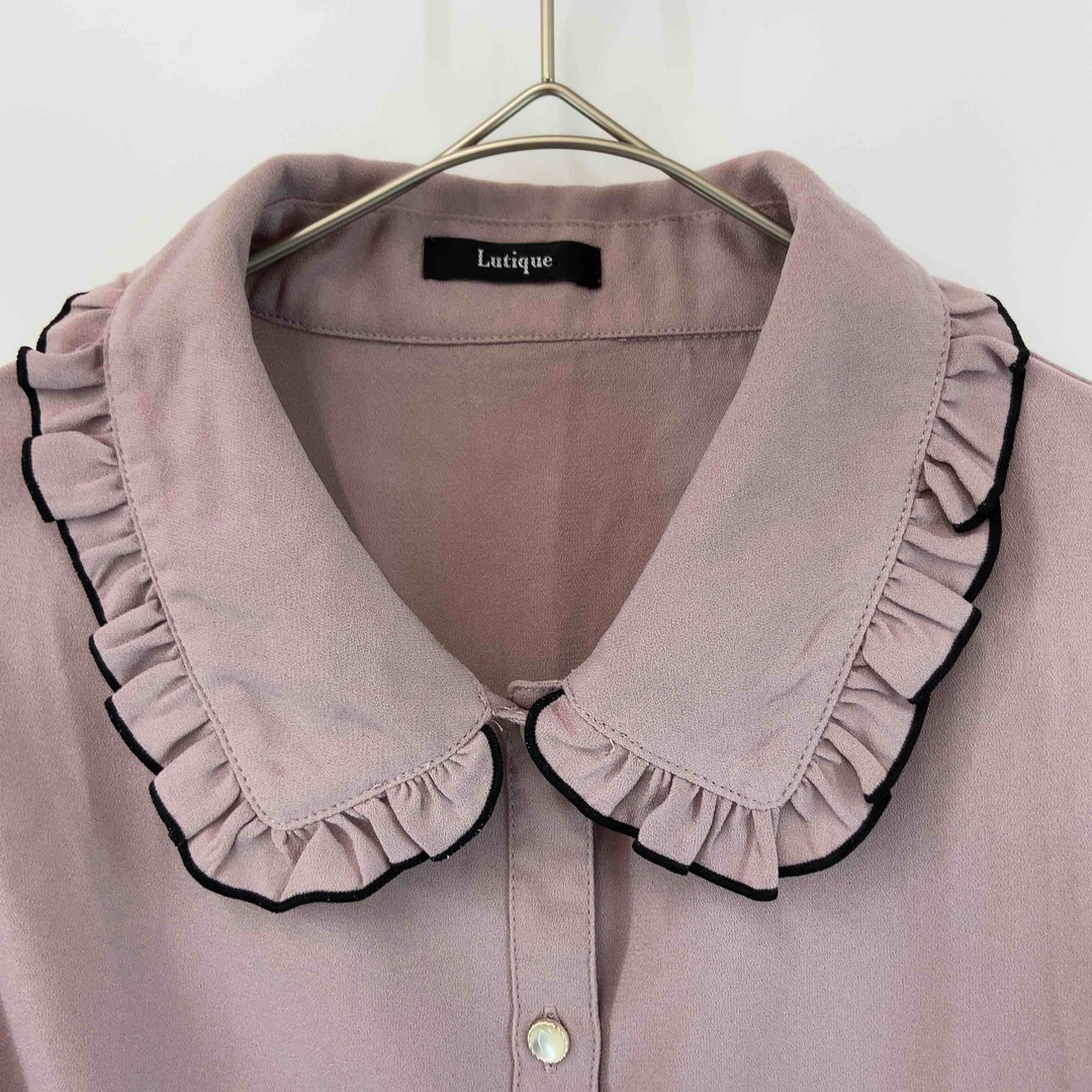 Litique くすみピンク　大きめ襟　フリル　  レディース 長袖シャツ/ブラウス レディースのトップス(カットソー(長袖/七分))の商品写真