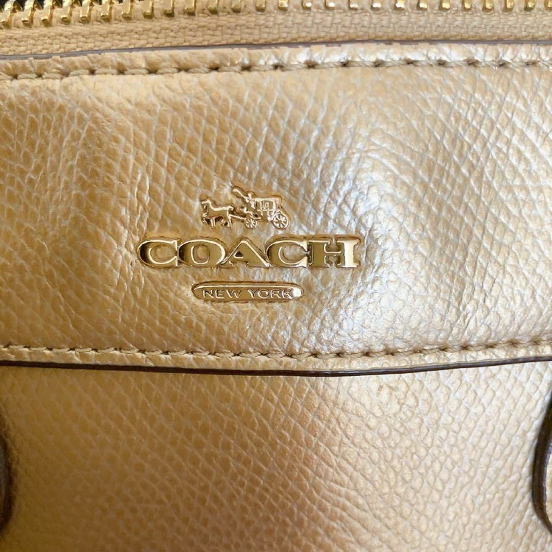 COACH(コーチ)のコーチ　COACH  ミニベネット2way ハンドバッグ ショルダー　ゴールド レディースのバッグ(ハンドバッグ)の商品写真