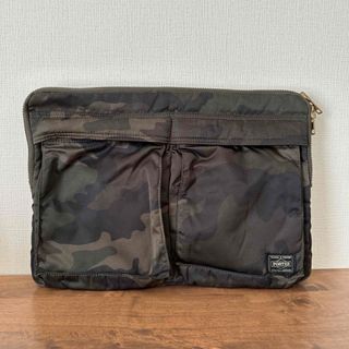 ポーター(PORTER)の【美品】PORTER クラッチバッグ PCケース 迷彩(セカンドバッグ/クラッチバッグ)