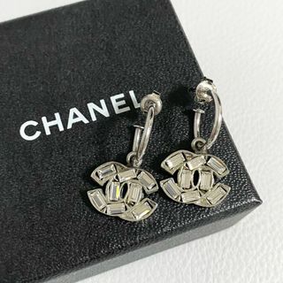 CHANEL - CHANEL / ココマーク スイングピアス ラインストーン シルバー