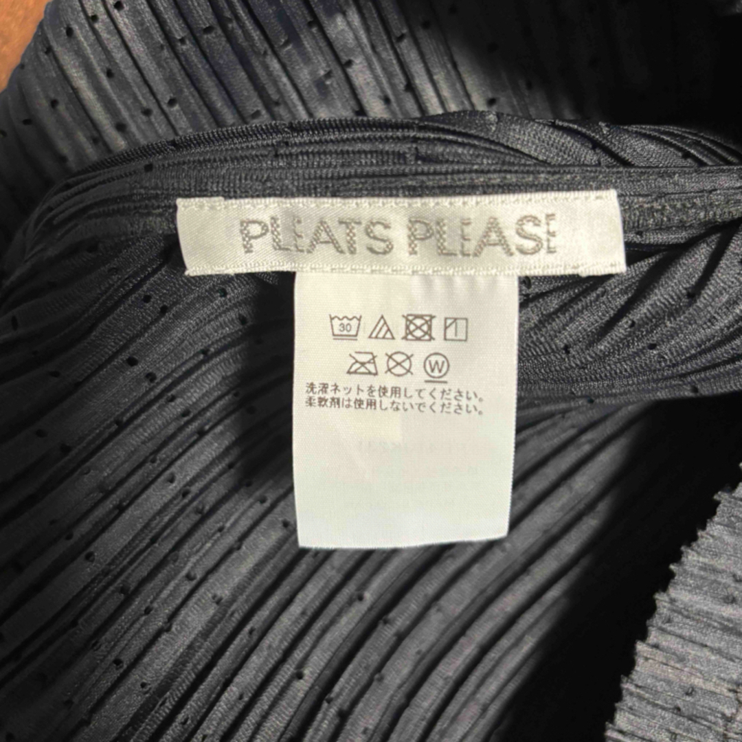 PLEATS PLEASE ISSEY MIYAKE(プリーツプリーズイッセイミヤケ)のプリーツプリーズSTARDUST BLACK レディースのトップス(シャツ/ブラウス(半袖/袖なし))の商品写真