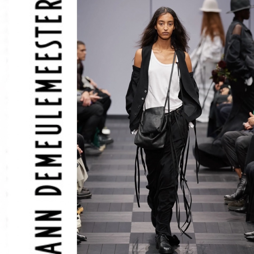 Ann Demeulemeester(アンドゥムルメステール)のアンドゥルムメステール  シープレザーショルダーバッグ メンズのバッグ(ショルダーバッグ)の商品写真