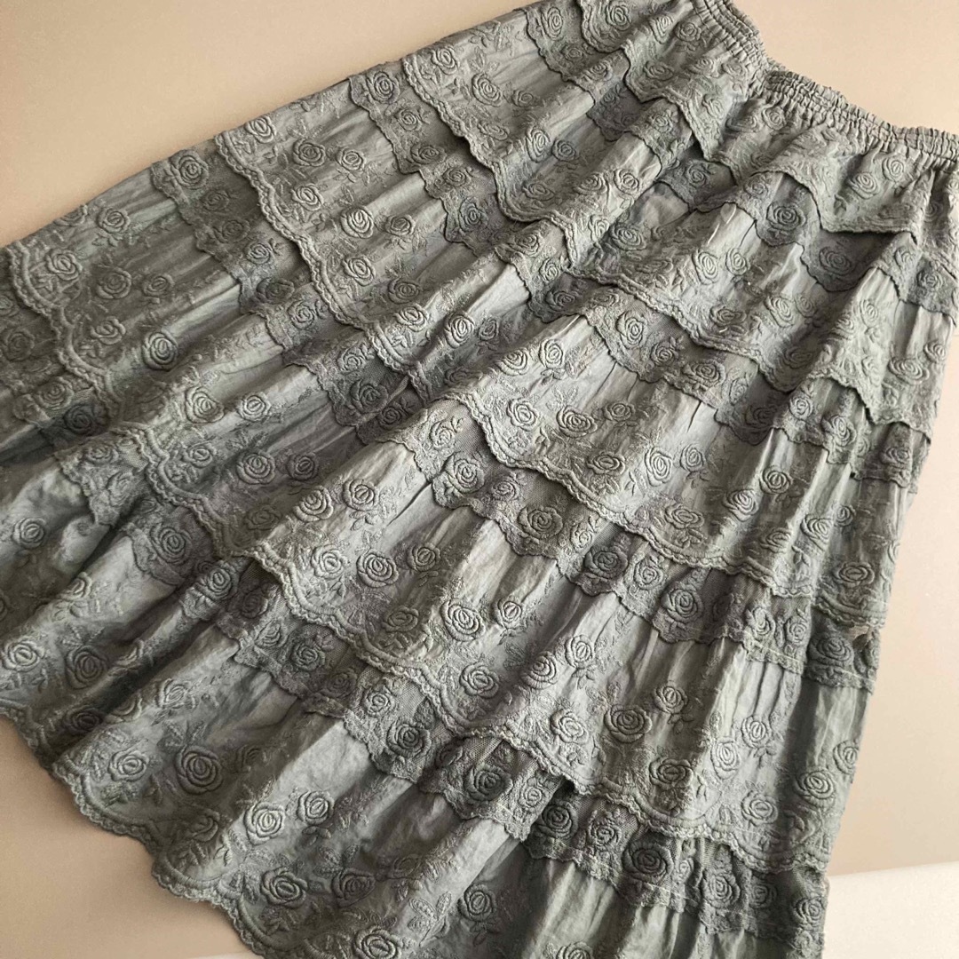 バラ色の暮らし レース刺繍ロングスカート バラクラ レディースのスカート(ロングスカート)の商品写真