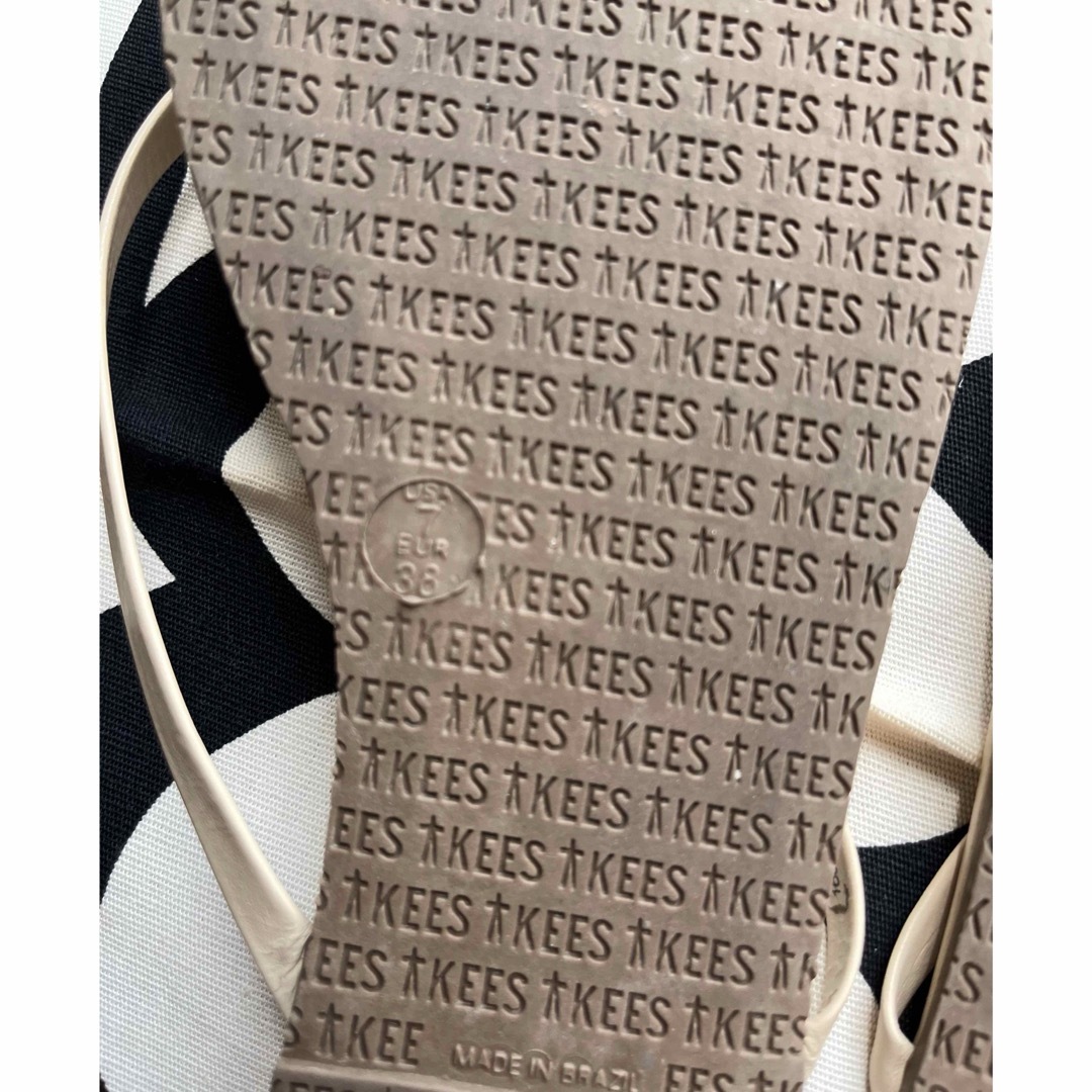 TKEES(ティキーズ)のTKEES ティキーズ ⭐️パイソン×スムース レザー トングサンダル レディースの靴/シューズ(サンダル)の商品写真