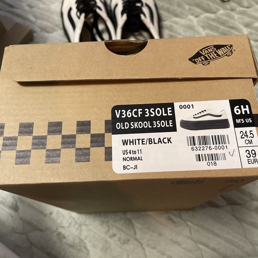 VANS(ヴァンズ)のVANS OLD SKOOL 3SOLE ホワイト＆ブラック 24.5センチ レディースの靴/シューズ(スニーカー)の商品写真