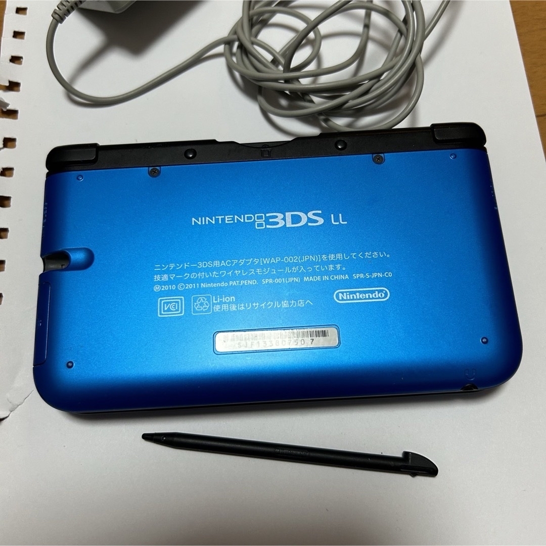 任天堂(ニンテンドウ)のニンテンドー3DS LL ブルー×ブラック エンタメ/ホビーのゲームソフト/ゲーム機本体(家庭用ゲーム機本体)の商品写真