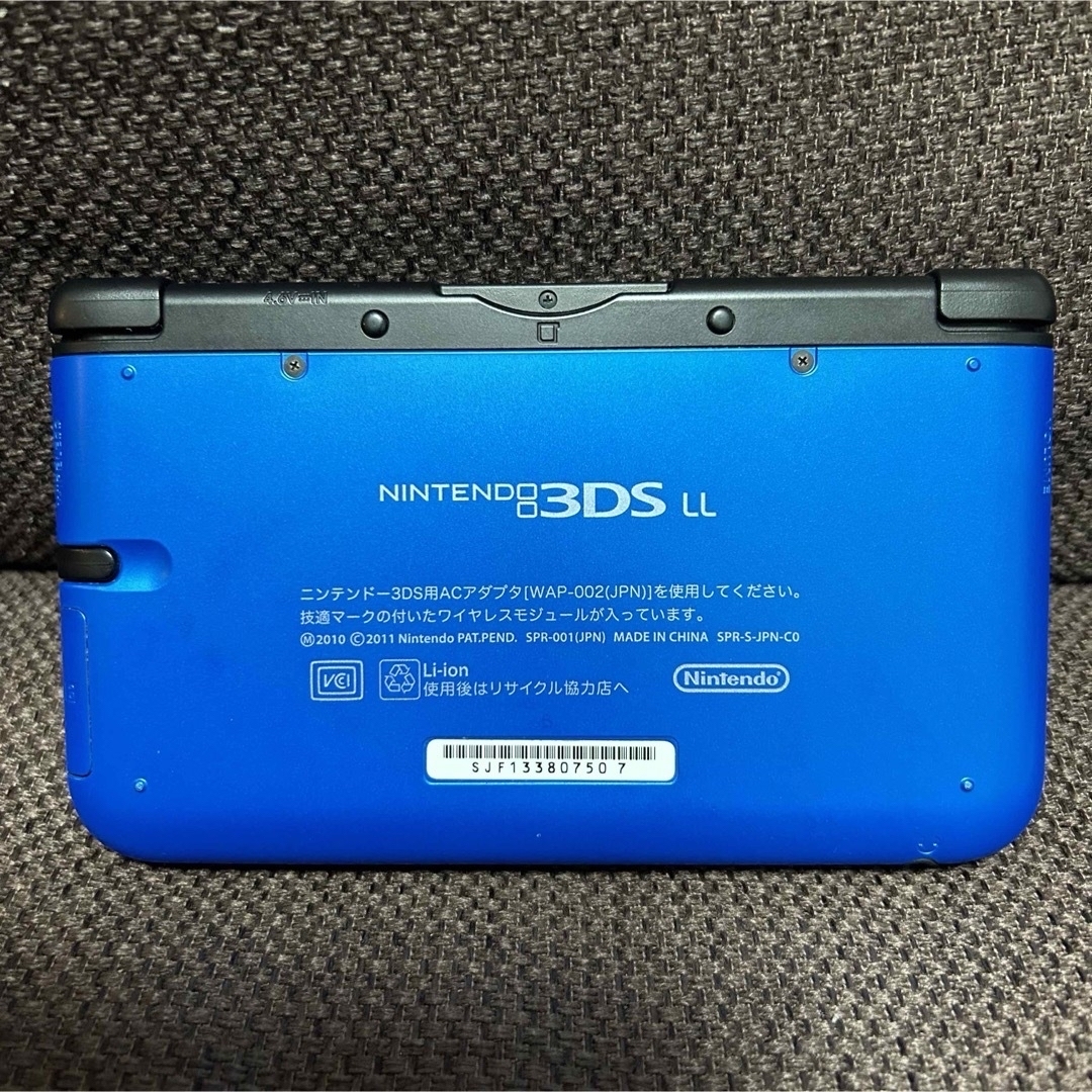 任天堂(ニンテンドウ)のニンテンドー3DS LL ブルー×ブラック エンタメ/ホビーのゲームソフト/ゲーム機本体(家庭用ゲーム機本体)の商品写真