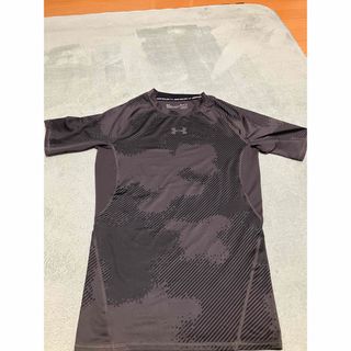 アンダーアーマー(UNDER ARMOUR)のアンダーアーマー  ヒートギア　コンプレショッンシャツ　黒⑩(Tシャツ/カットソー(半袖/袖なし))