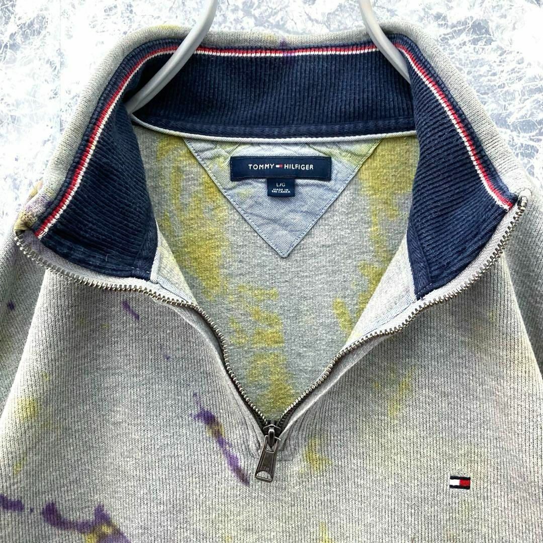 TOMMY HILFIGER(トミーヒルフィガー)のIS420即完モデルUS古着トミーヒルフィガー刺繍ハーフジップタイダイスウェット メンズのトップス(スウェット)の商品写真