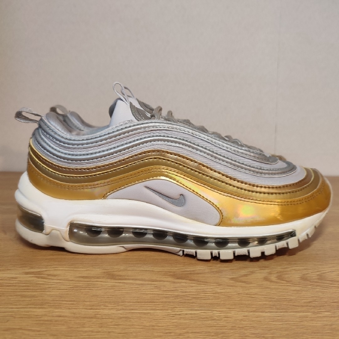 NIKE(ナイキ)の特別モデル NIKE WMNS AIR MAX 97 SE 23cm レディースの靴/シューズ(スニーカー)の商品写真