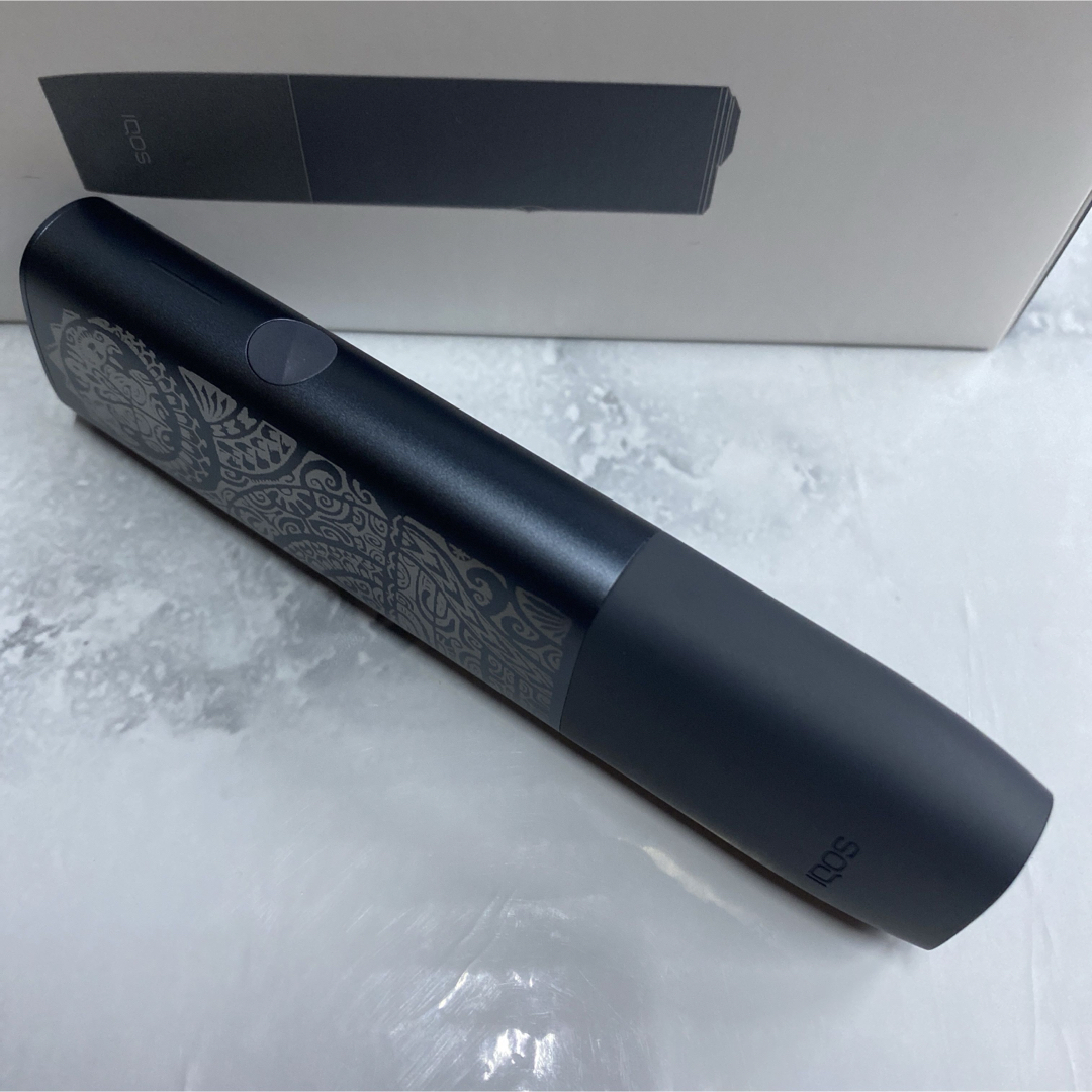 IQOS(アイコス)のiQOS ILUMAONE イルマワン レーザー加工 ポリネシアン タトゥー 黒 メンズのファッション小物(タバコグッズ)の商品写真