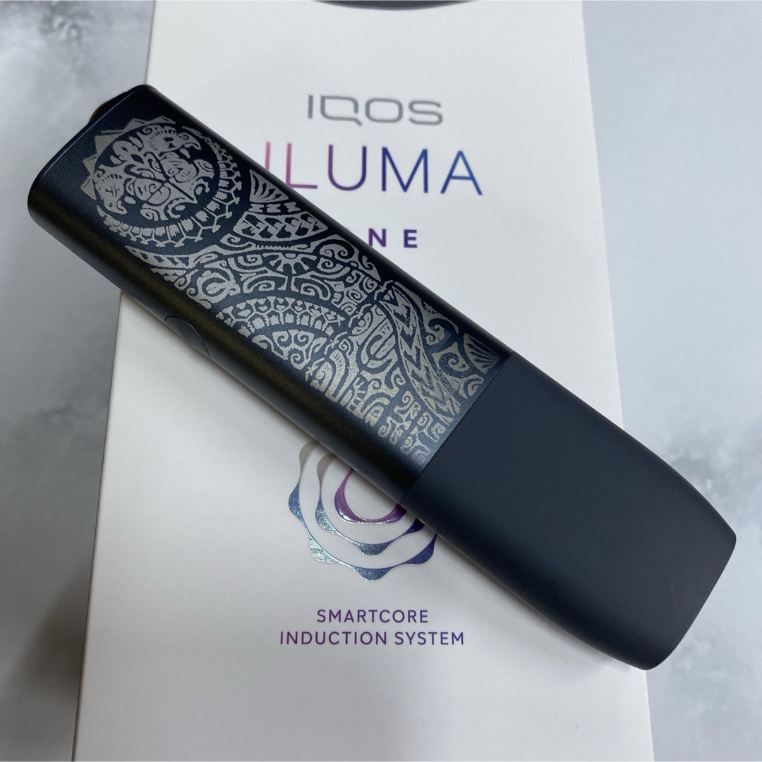 IQOS(アイコス)のiQOS ILUMAONE イルマワン レーザー加工 ポリネシアン タトゥー 黒 メンズのファッション小物(タバコグッズ)の商品写真