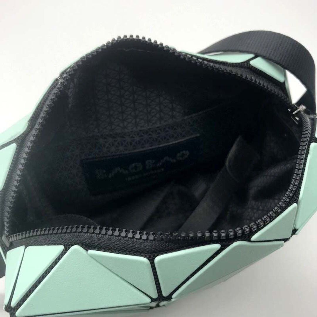 BaoBaoIsseyMiyake(バオバオイッセイミヤケ)の新品未使用　バオバオイッセイミヤケ　トートバッグ　グリーン　小物入れ　2x3 レディースのバッグ(ショルダーバッグ)の商品写真