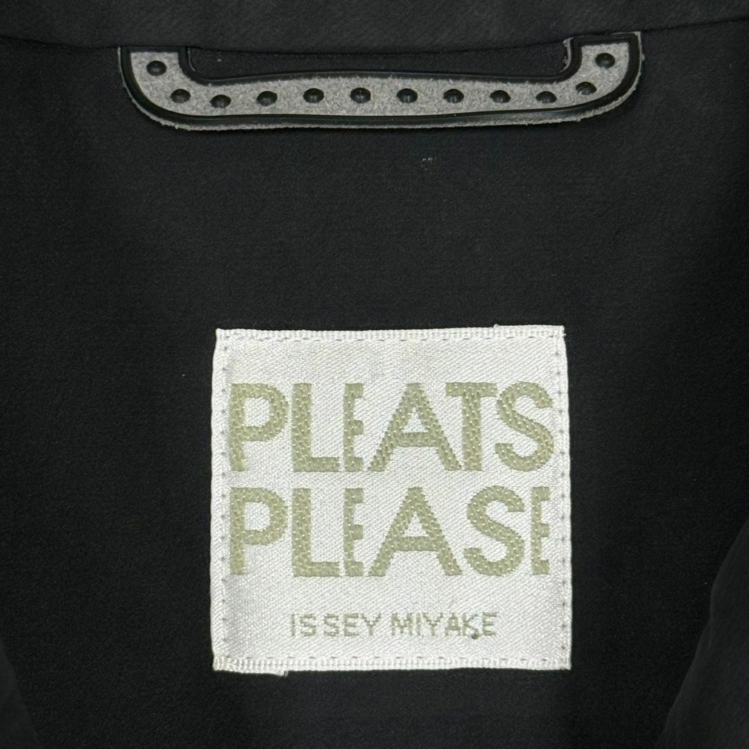 PLEATS PLEASE ISSEY MIYAKE(プリーツプリーズイッセイミヤケ)の『PLEATS PLEASE』プリーツプリーズ (3) キルティングジャケット  レディースのジャケット/アウター(ブルゾン)の商品写真