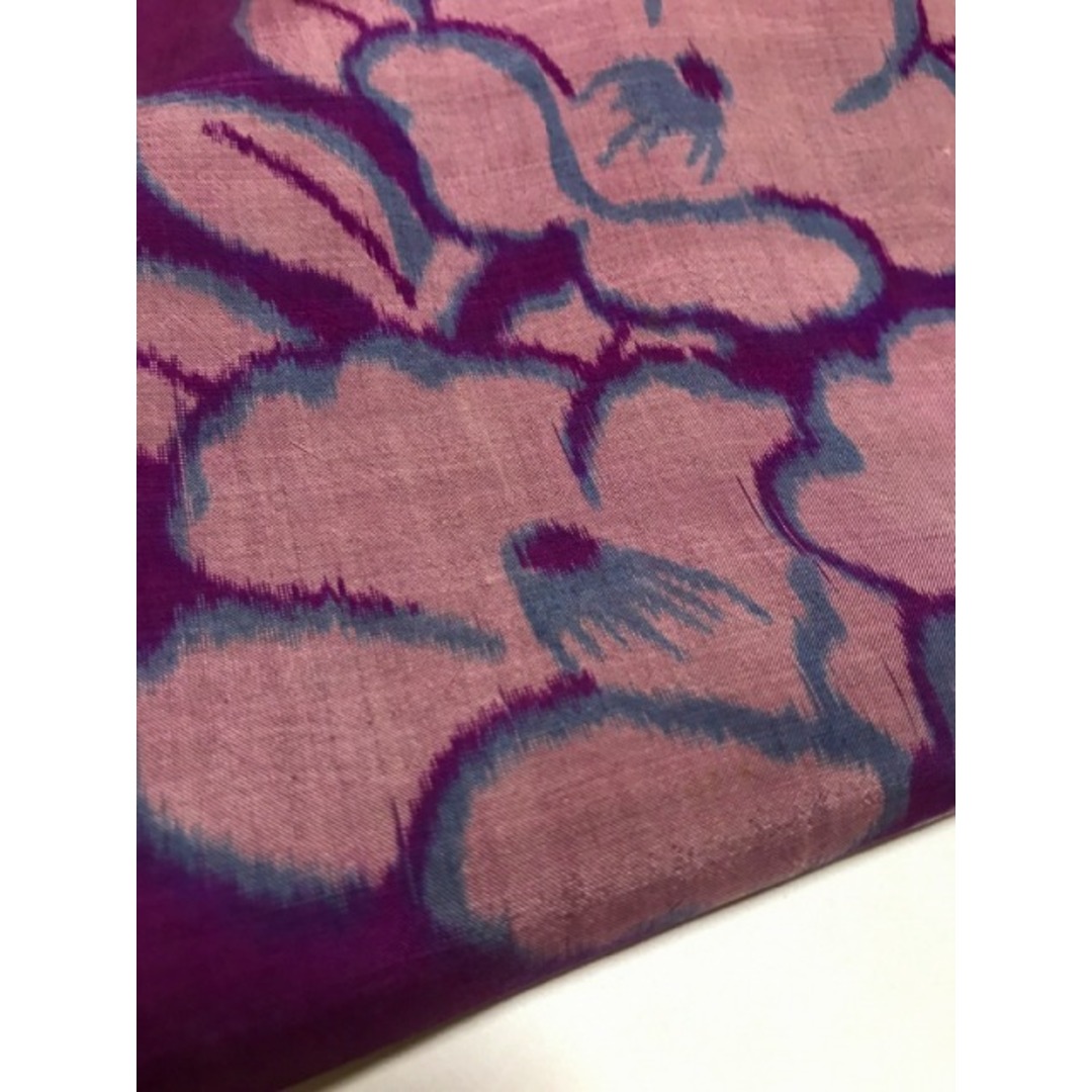 【中古】 紬 正絹 紫地に椿文様 アンティーク 裄61cm Sサイズ 袷着物  レディースの水着/浴衣(着物)の商品写真