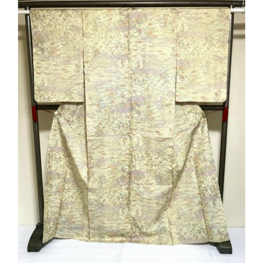 【中古】紬 正絹 生成り地に草花文様 単衣 裄63cm Mサイズ レディースの水着/浴衣(着物)の商品写真