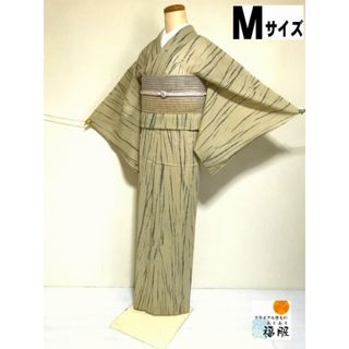 【中古】紬 正絹 薄茶地によろけ縞模様 夏着物 裄64cm Mサイズ(着物)