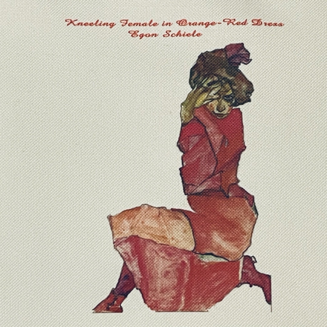 エゴンシーレ　オレンジ赤のドレスで跪く女　　　マルチトートLとサコッシュのセット レディースのバッグ(トートバッグ)の商品写真