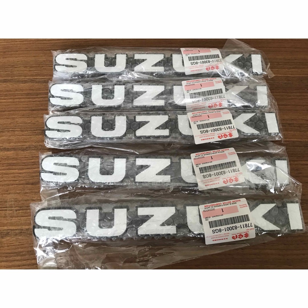 ジムニーjb64/74 元祖!SUZUKI活字体エンブレム 完全ウレタン ジムニーjb64/74 元祖!SUZUKI活字体エンブレム 完全ウレタン