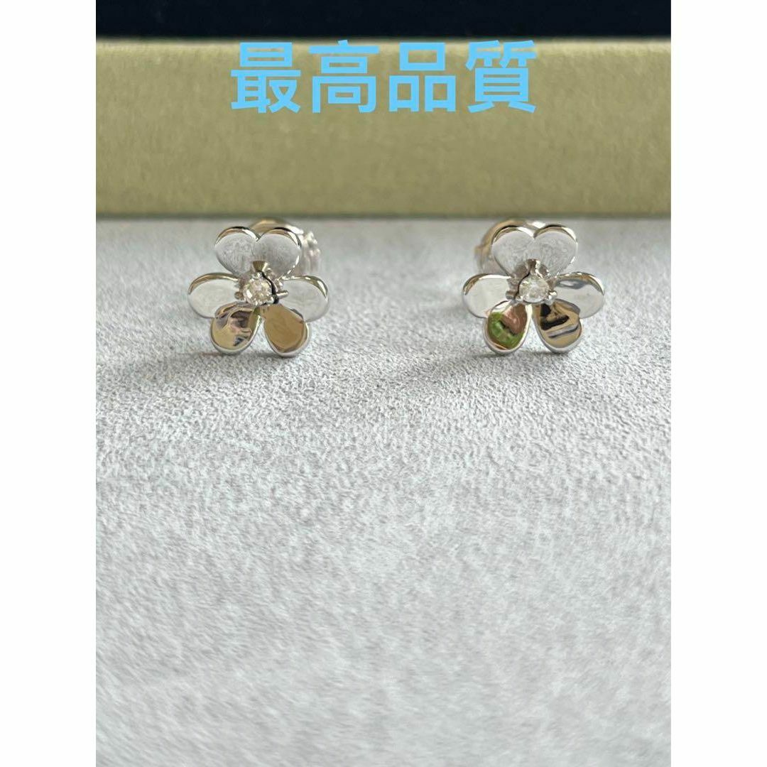 最高品質　ホワイトゴールド　ダイヤモンド　モアサナイト　花フラワー　ミニピアス レディースのアクセサリー(ピアス)の商品写真