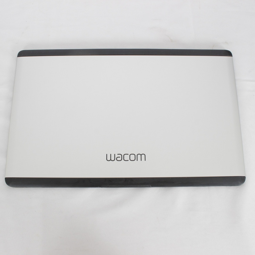 Wacom(ワコム)のWACOM Cintiq 13HD DTK-1301/K0 液タブ 13.3フルHD液晶 ワコム ペンタブ 液晶ペンタブレット 本体 スマホ/家電/カメラのPC/タブレット(PC周辺機器)の商品写真