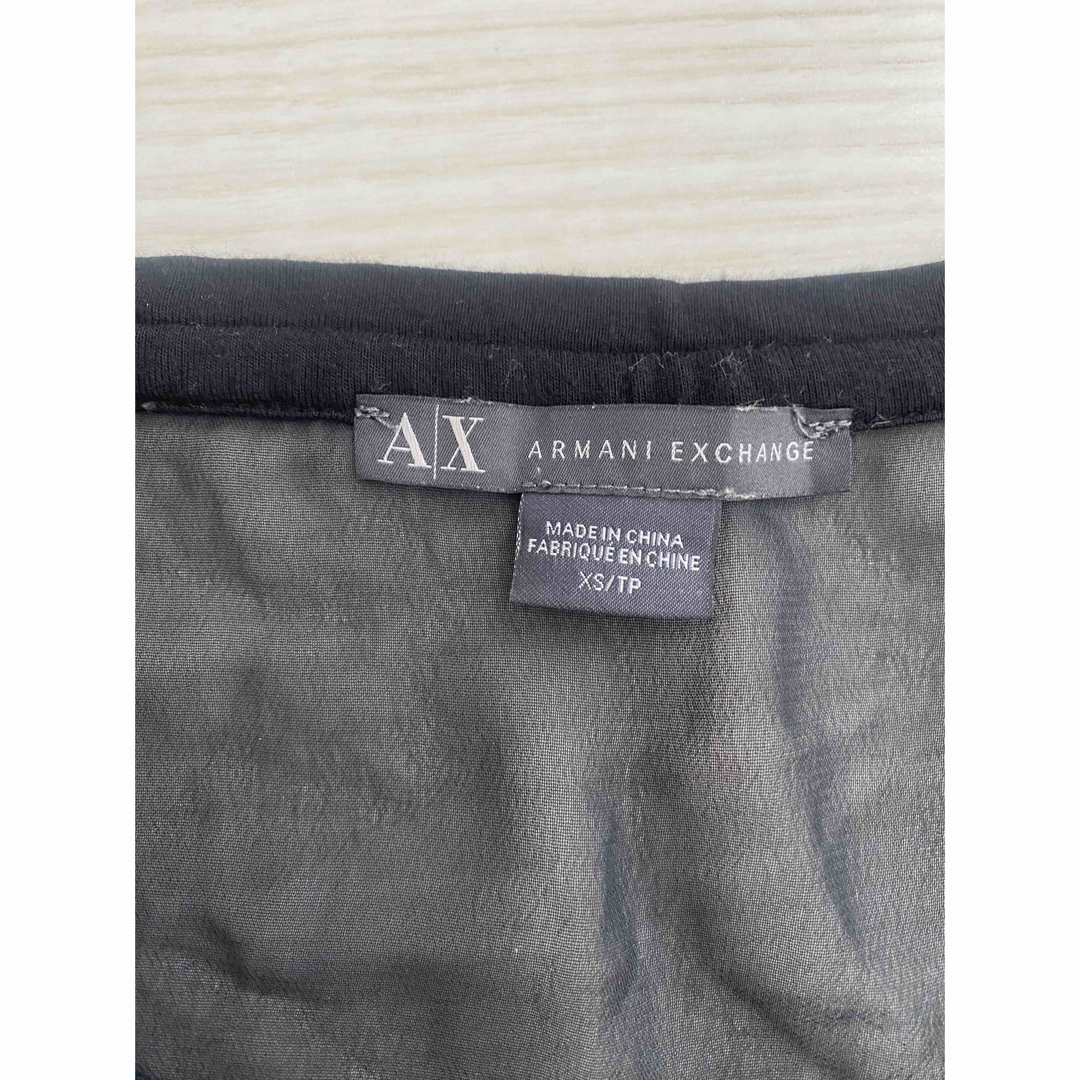 ARMANI EXCHANGE(アルマーニエクスチェンジ)のレディース　ブラウス　シャツ　Tシャツ　アルマーニ　ブラック　黒　XSサイズ レディースのトップス(Tシャツ(半袖/袖なし))の商品写真