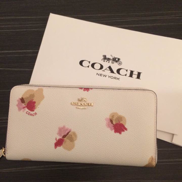 COACH(コーチ)の【新品未使用】コーチ 財布 フラワー 花 ホワイト 白 ピンク レディースのファッション小物(財布)の商品写真