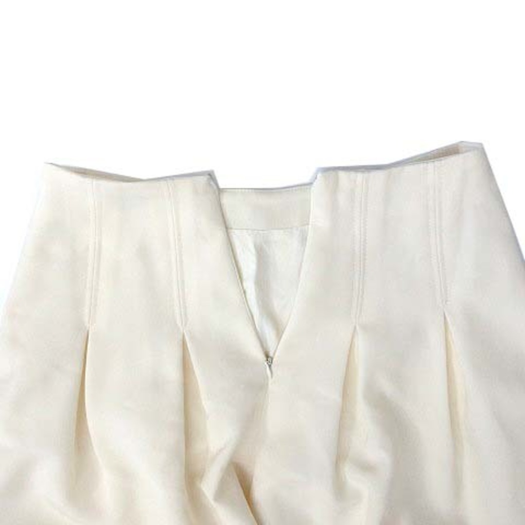 M'S GRACY(エムズグレイシー)のエムズグレイシー ボックスタック フレア スカート 膝丈 アイボリー 38 レディースのスカート(ひざ丈スカート)の商品写真