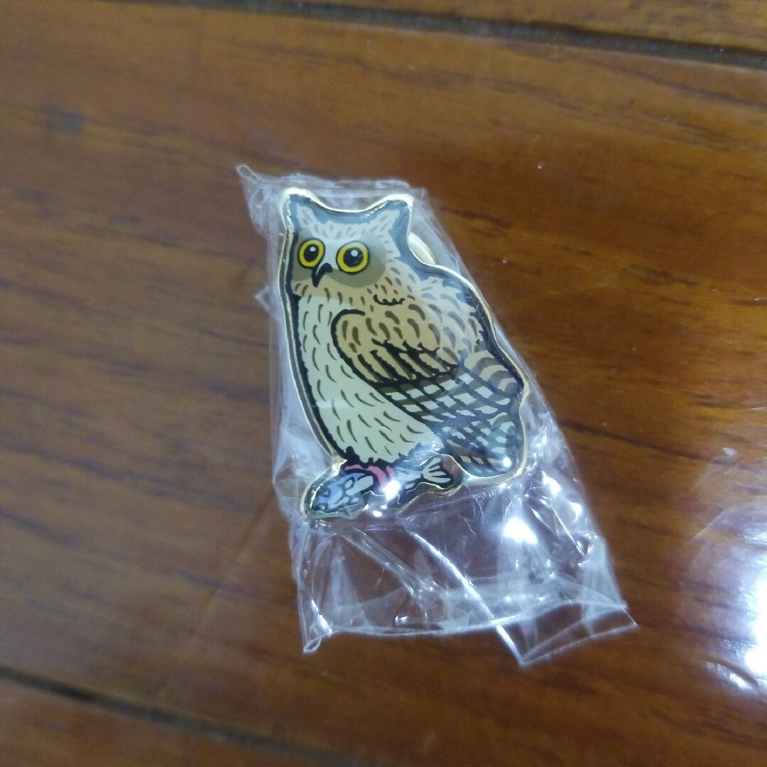 日本野鳥の会 バードメイト シマフクロウ 梟 不苦労 ピンバッジ ピンズ エンタメ/ホビーのアニメグッズ(バッジ/ピンバッジ)の商品写真