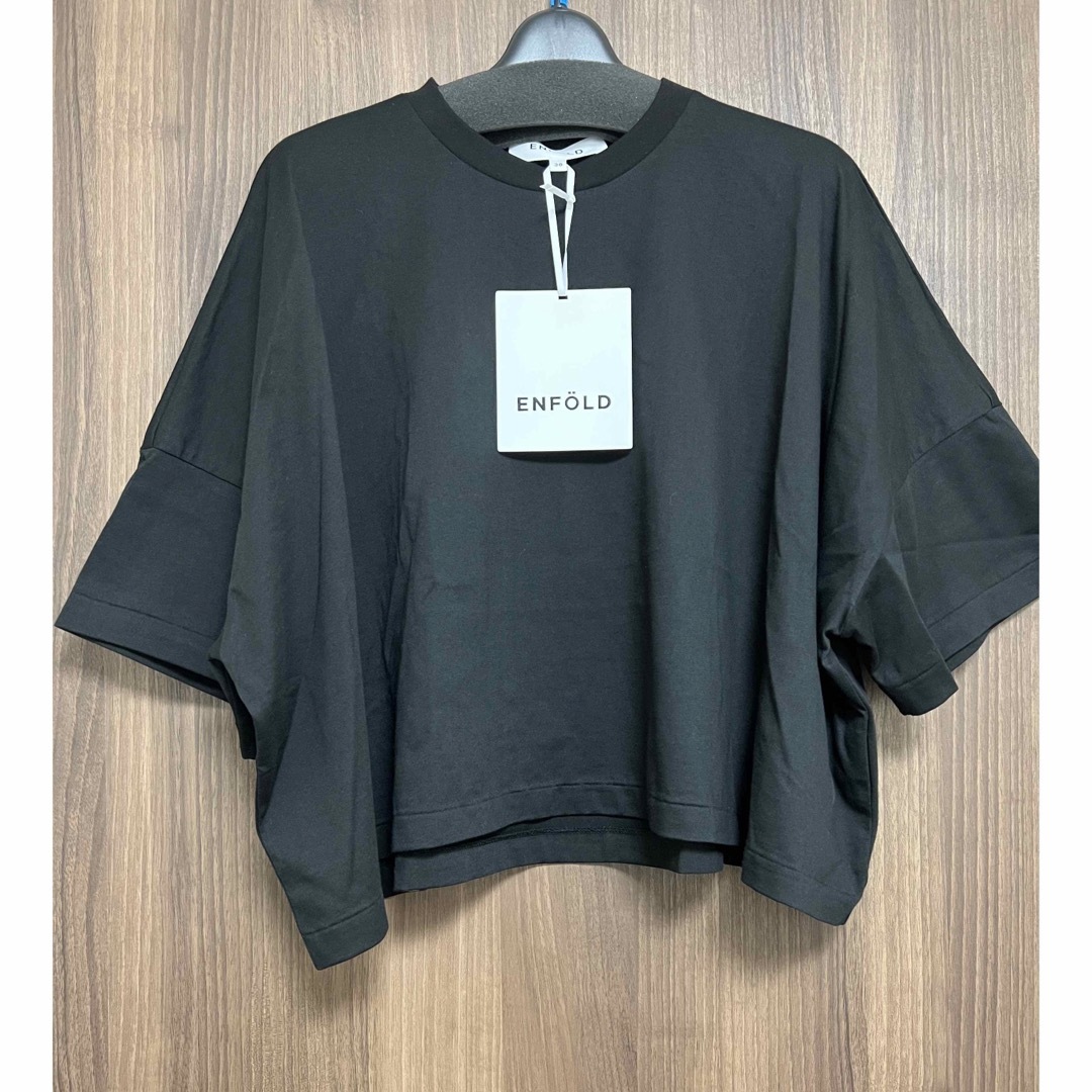 ENFOLD(エンフォルド)の新作　新品　エンフォルド　WIDE CROPPED T-SHIRT ブラック レディースのトップス(Tシャツ(半袖/袖なし))の商品写真