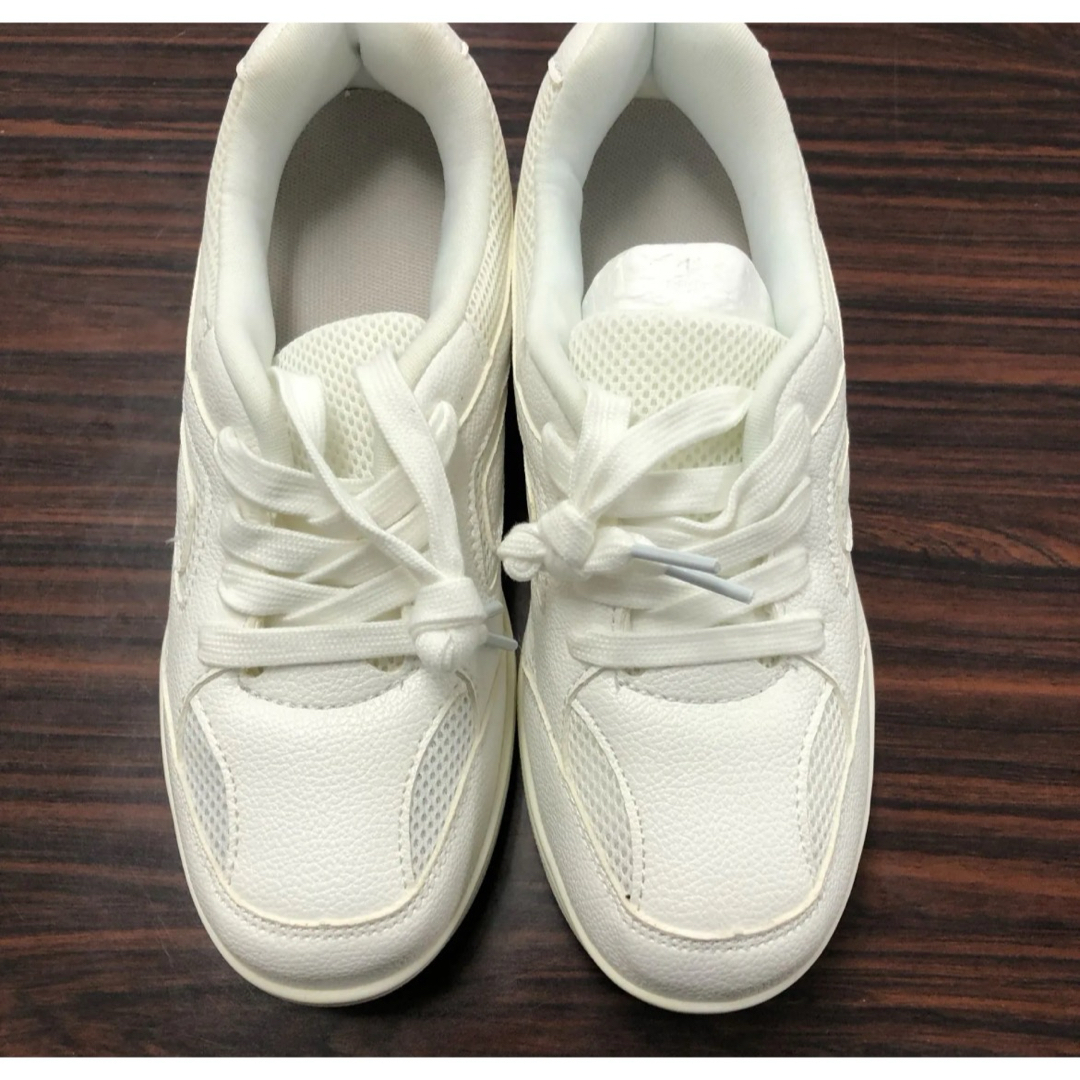 軽量スニーカー　低反発　23.5cm ホワイト レディースの靴/シューズ(スニーカー)の商品写真