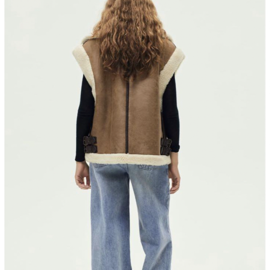 ZARA(ザラ)のZARA ボアベスト　ダブルフェイスベスト レディースのジャケット/アウター(毛皮/ファーコート)の商品写真
