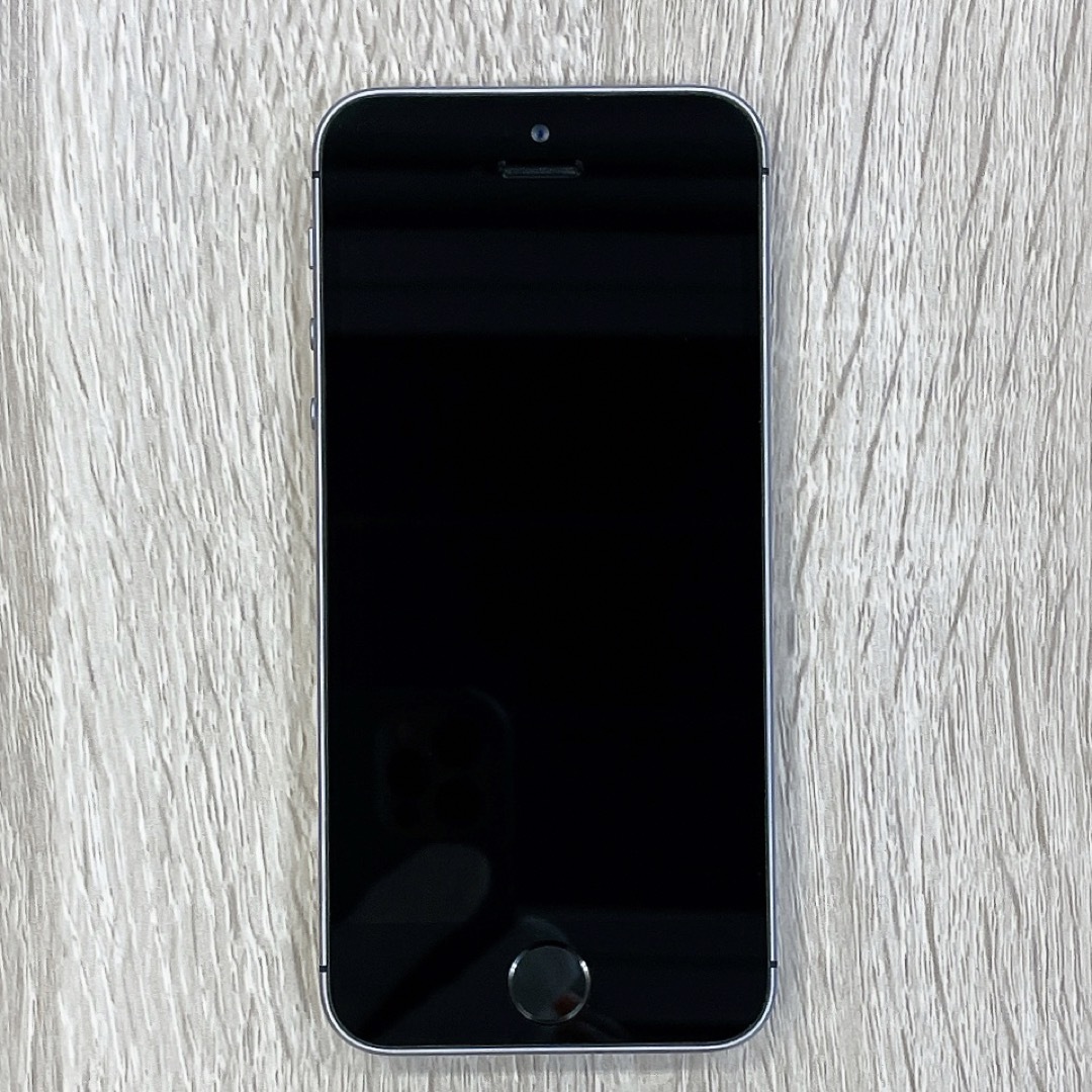 iPhone SE 第1世代 32GB シルバー SIMフリー iPhone SE 第1世代 32GB シルバー SIMフリー