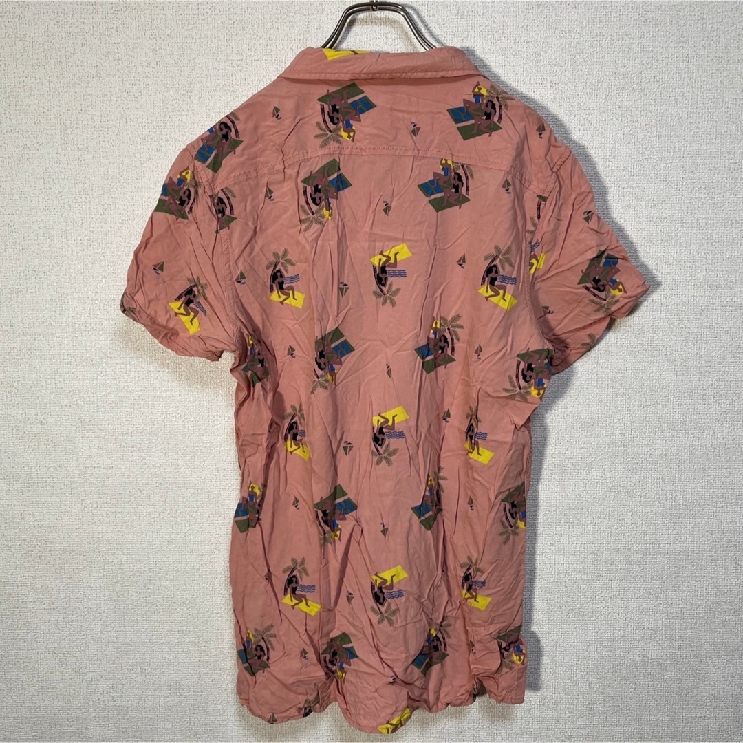 【アロハシャツ】半袖柄シャツ　レーヨンピンク　ヤシの木セクシー女性　水着32 メンズのトップス(シャツ)の商品写真