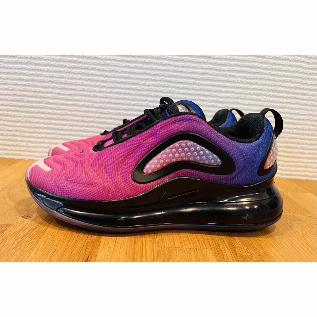 NIKE(ナイキ)の【中古】NIKE AIR MAX 720 US8 25㎝ ピンクパープル レディースの靴/シューズ(スニーカー)の商品写真