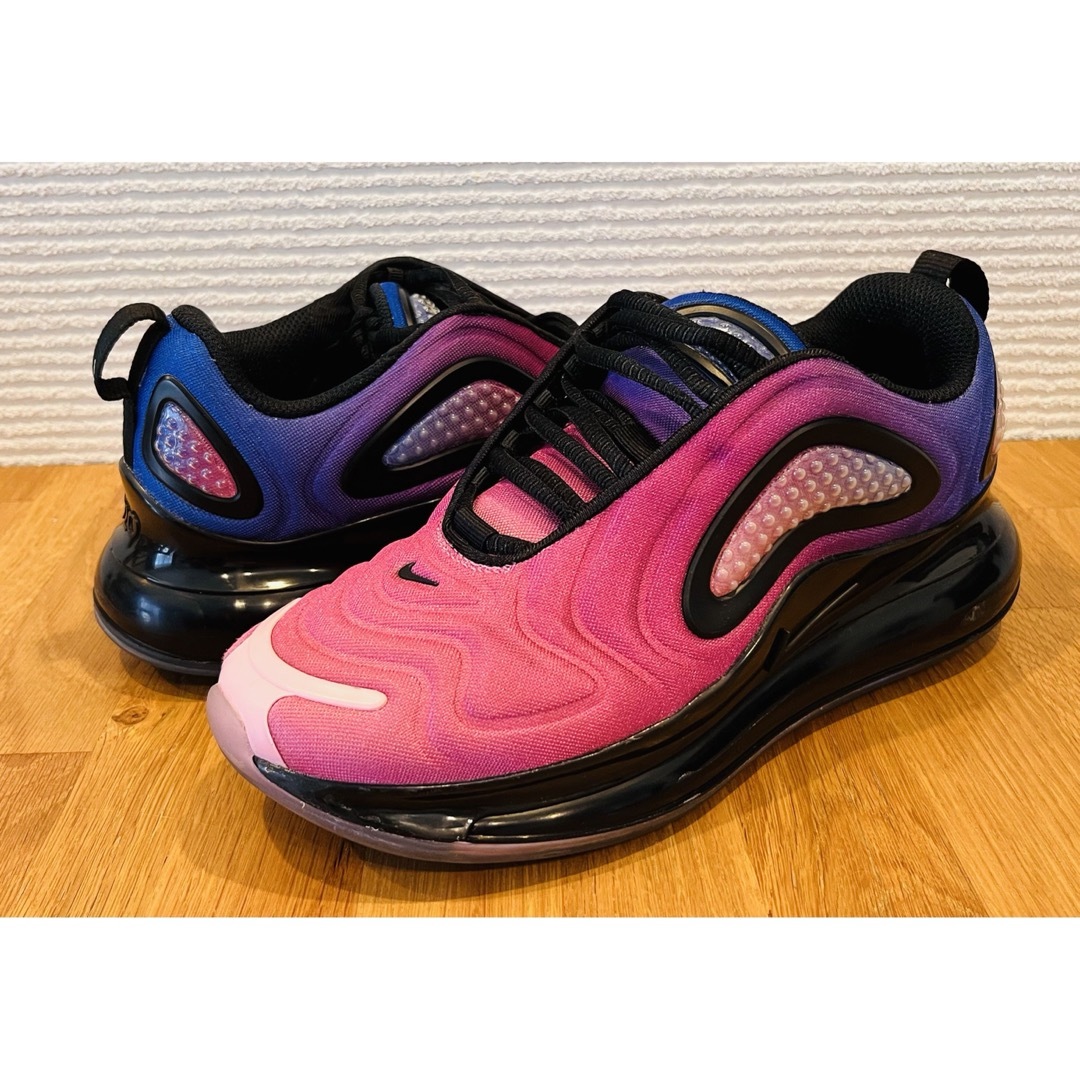 NIKE(ナイキ)の【中古】NIKE AIR MAX 720 US8 25㎝ ピンクパープル レディースの靴/シューズ(スニーカー)の商品写真