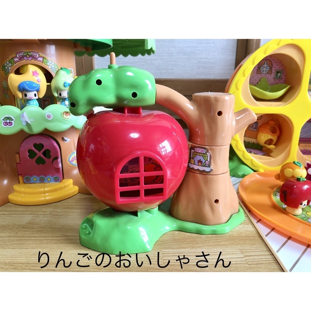 Takara Tomy(タカラトミー)のこえだちゃん　木のおうち　りんご　みかん　てんとうむし　人形　付属品　まとめ売り キッズ/ベビー/マタニティのおもちゃ(知育玩具)の商品写真