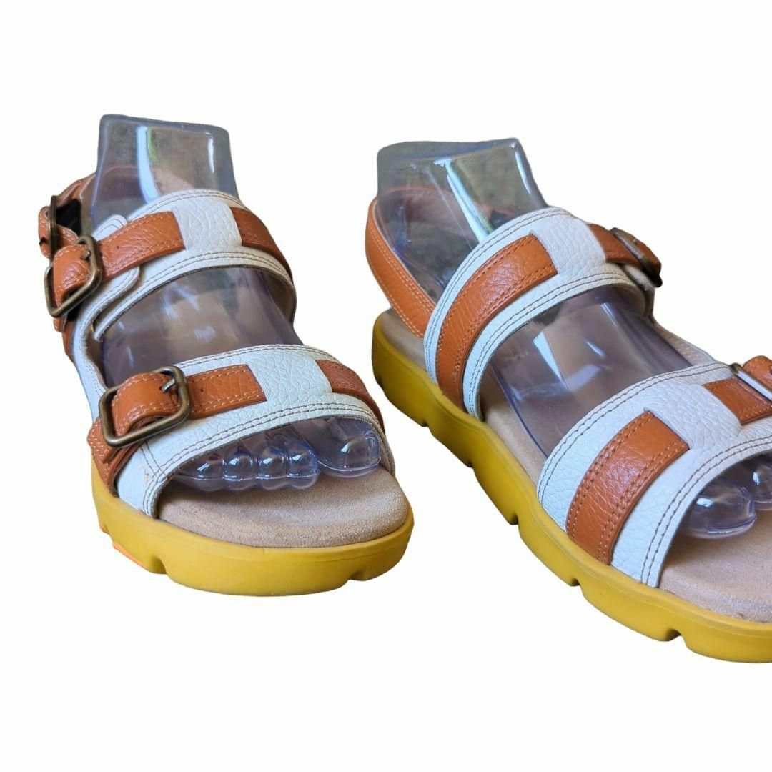 ACHILLES SORBO(アキレスソルボ)のアキレスソルボ 24 サンダル ブラウン ホワイト ACHILLESSORBO レディースの靴/シューズ(サンダル)の商品写真