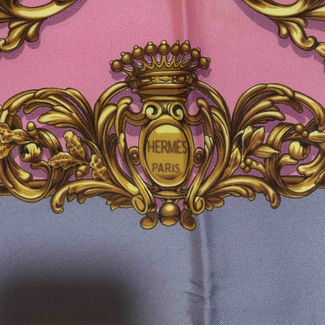 Hermes(エルメス)のHERMES エルメス カレ90 Carrosses d'Or 金の馬車 レディースのファッション小物(バンダナ/スカーフ)の商品写真