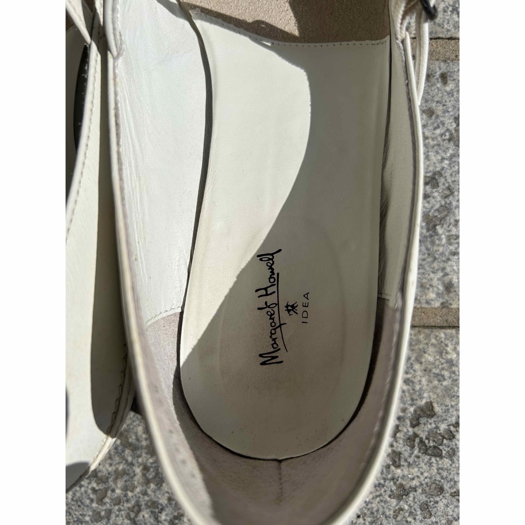 MARGARET HOWELL(マーガレットハウエル)のマーガレットハウエル　白　シューズ レディースの靴/シューズ(ローファー/革靴)の商品写真